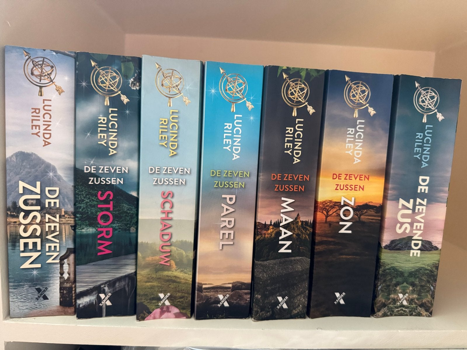 De Zeven Zussen serie - Lucinda Riley (7 boeken), Boeken, Ophalen of Verzenden, Zo goed als nieuw, Nederland