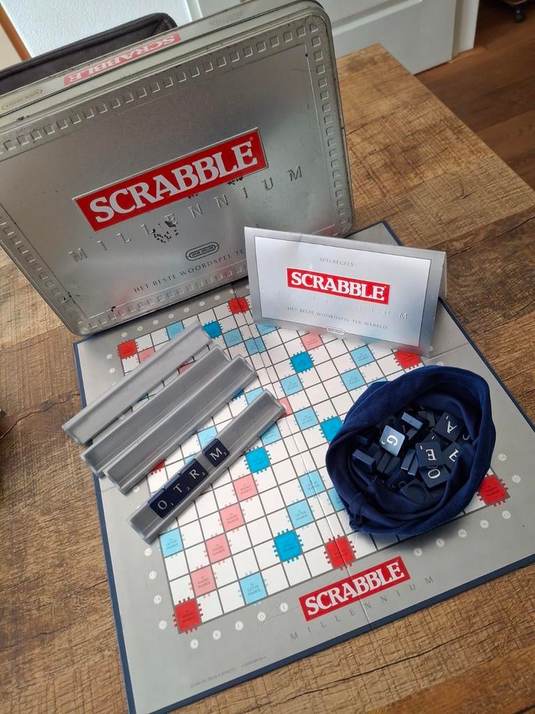 Scrabble in blik, Hobby en Vrije tijd, Gezelschapsspellen | Bordspellen, Ophalen of Verzenden