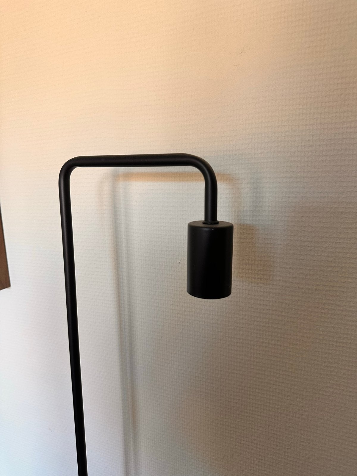 Zwarte vloerlamp, 140cm hoog, zonder lamp, Ophalen, Gebruikt, Metaal, 100 tot 150 cm