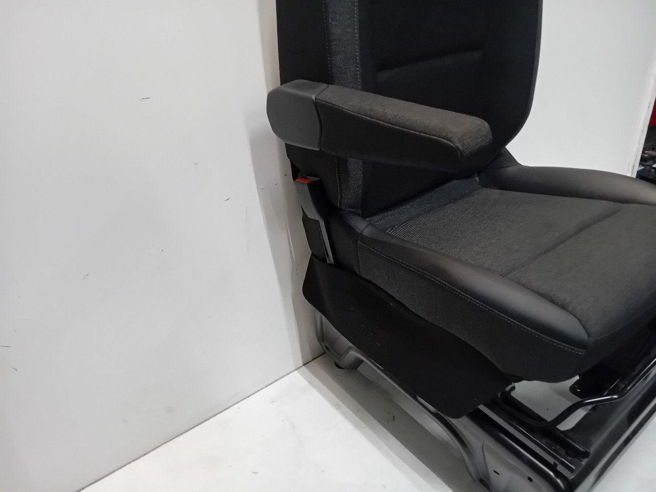 Stoel links voor Renault Master, Onderdelen@venauto.nl, Van der Ven Autorecycling B.V., Gebruikt, Ettenseweg 76, 4706 PB Roosendaal, The Netherlands