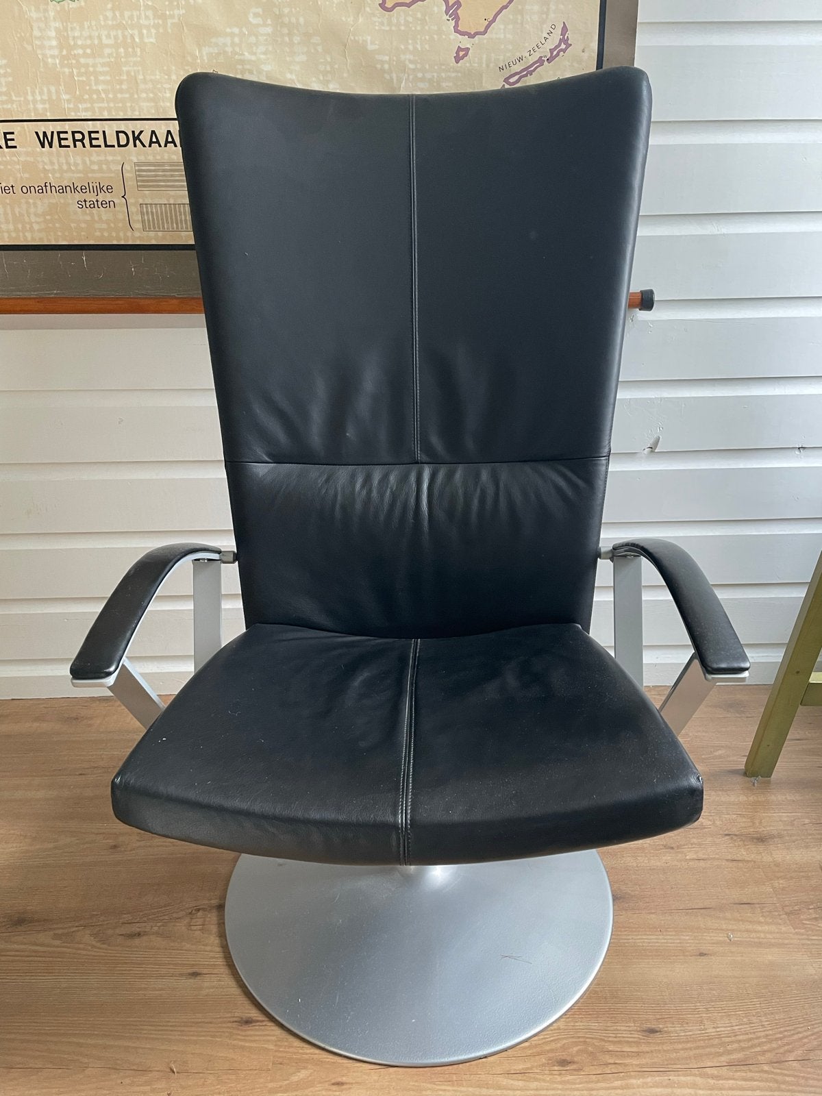 Zwarte leren draaifauteuil met metalen onderstel, Ophalen, Gebruikt, Zwart, Leer