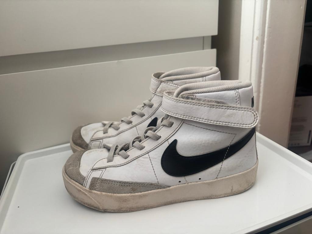 Nike Blazer Mid '77 VNTG sneakers voor kinderen mt: 33, Kinderen en Baby's, Ophalen, Gebruikt, Jongen of Meisje, Sportschoenen