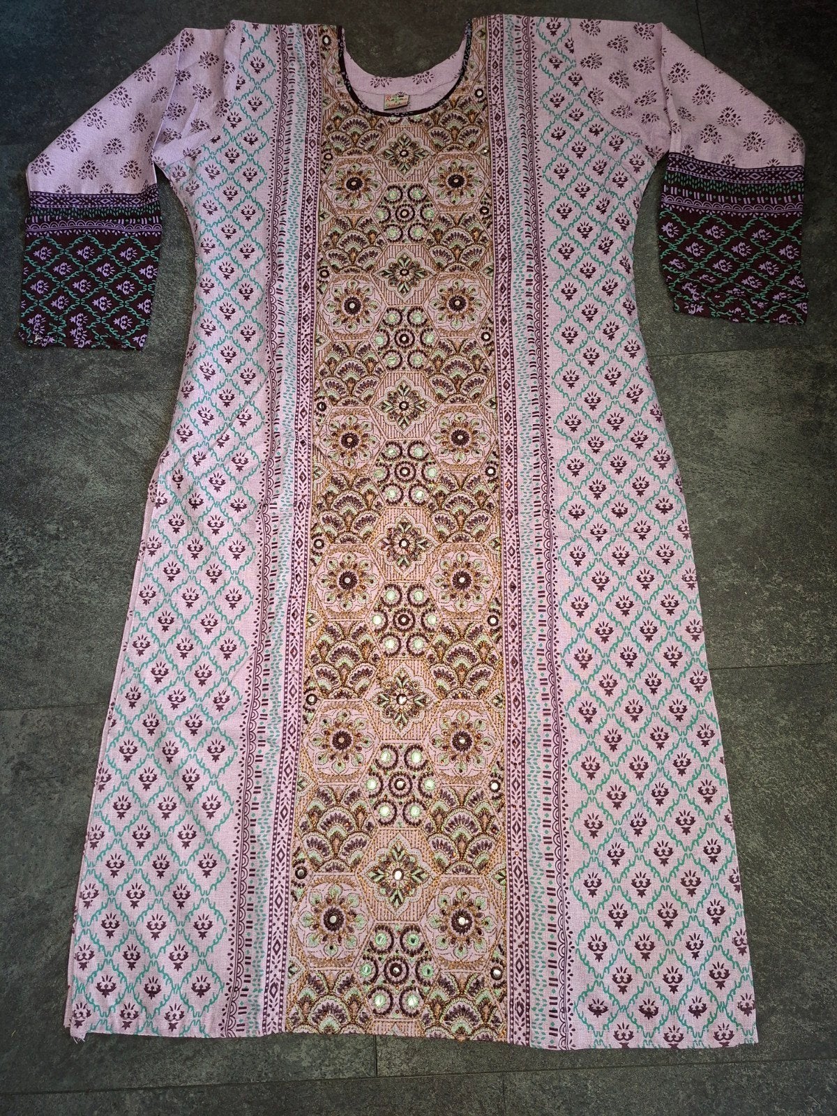 Indiase Salwaar Kameez - Roze met Borduurwerk, Overige typen, Maat 42/44 (L), Ophalen of Verzenden, Onbekend