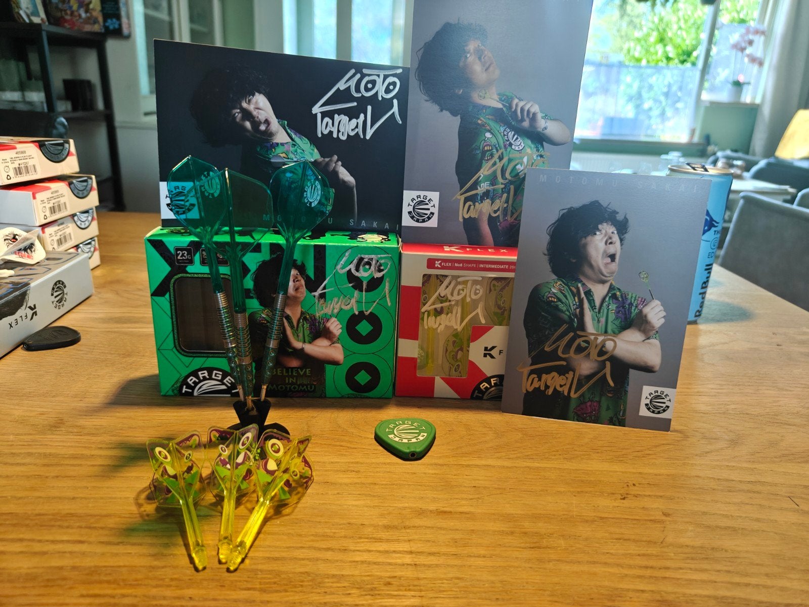Target Motomu Sakai Xeno Darts met extras (gesigneerd), Ophalen of Verzenden, Zo goed als nieuw, Pijlen