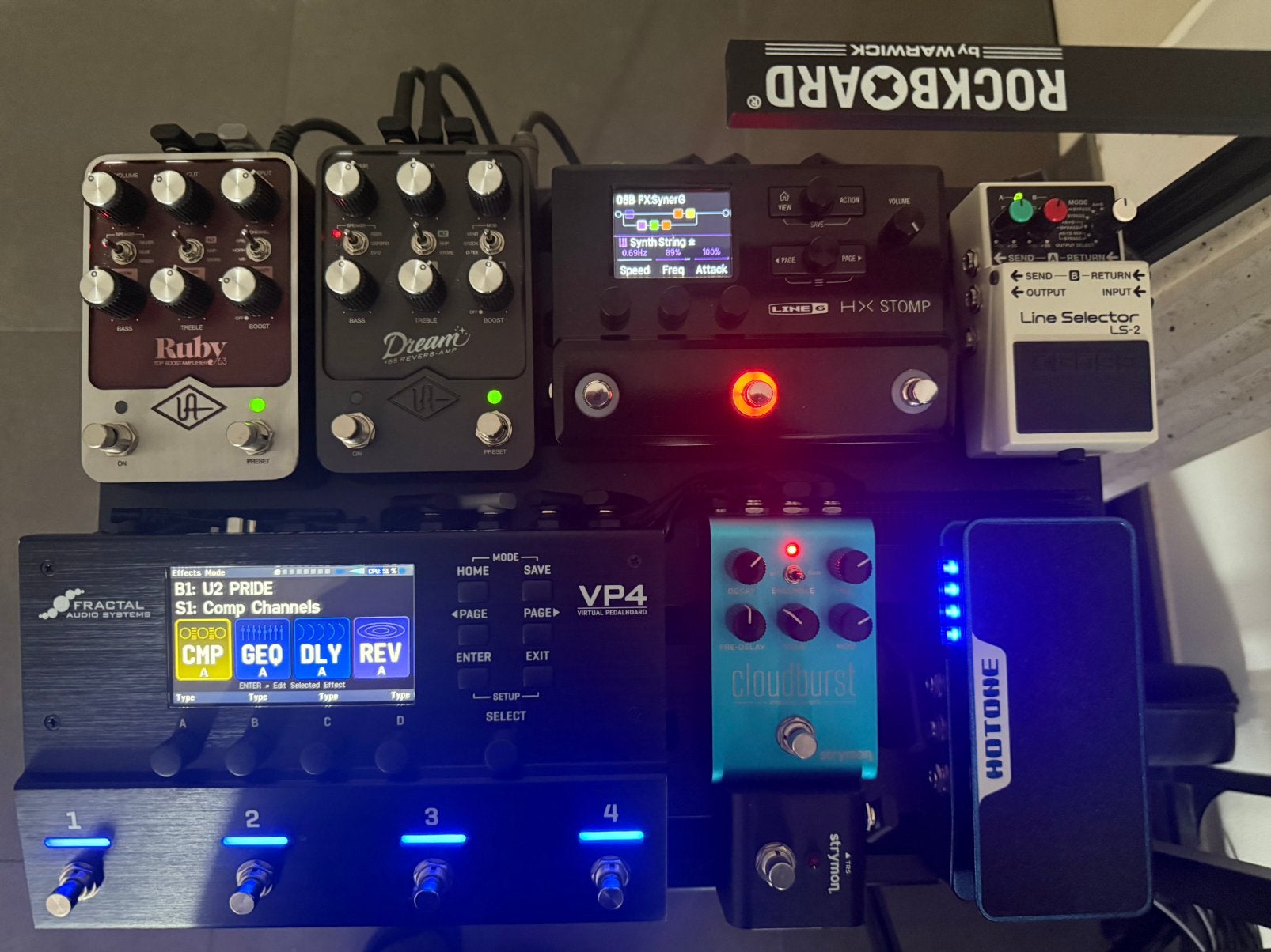 Te koop nagenoeg nieuw pedalboard met bijna nieuwe effecten, Muziek en Instrumenten, Ophalen, Zo goed als nieuw