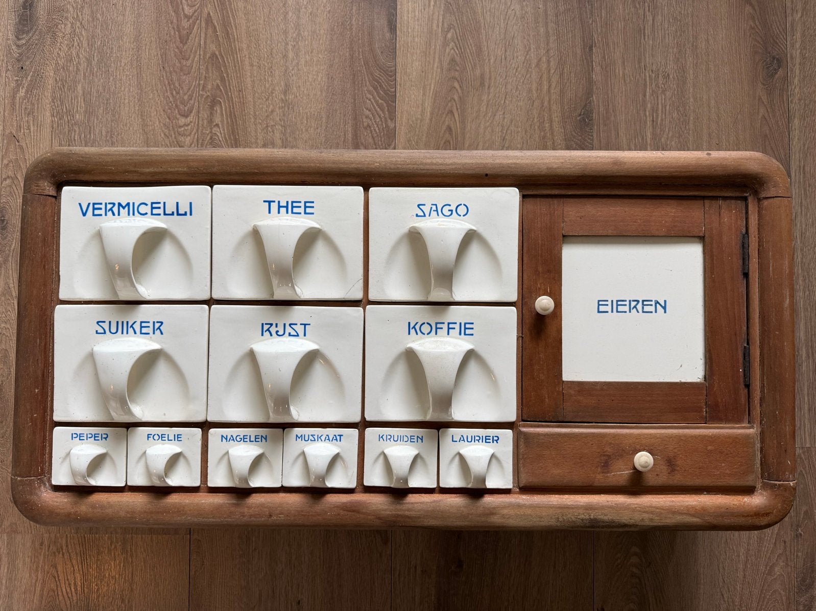 Antieke Jaren '30 Porseleinen Kruidenkast met Eierrek, Antiek en Kunst, Ophalen