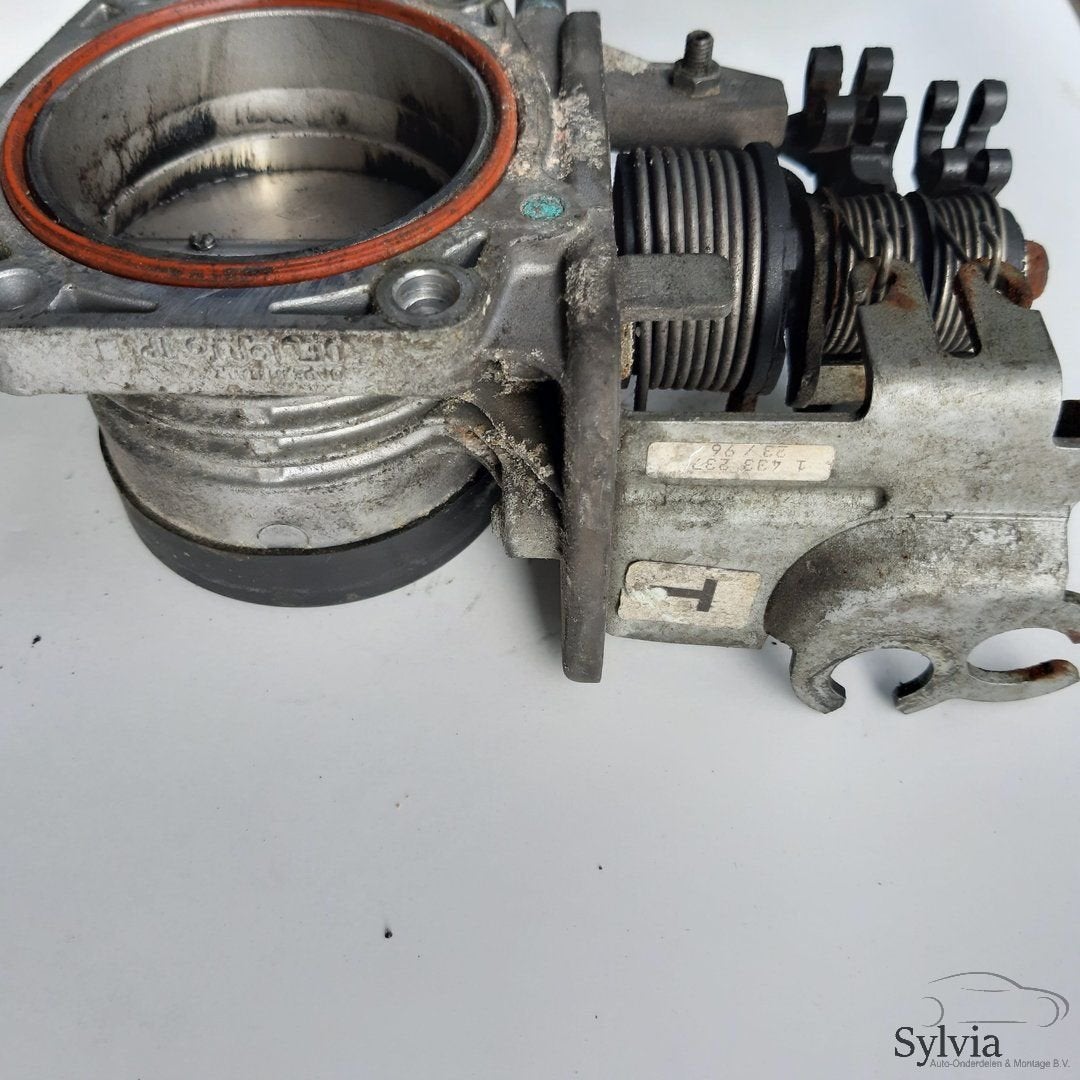 Foto 3 van Gasklephuis BMW serie E36 E38 E39 Z3 M52 1433237