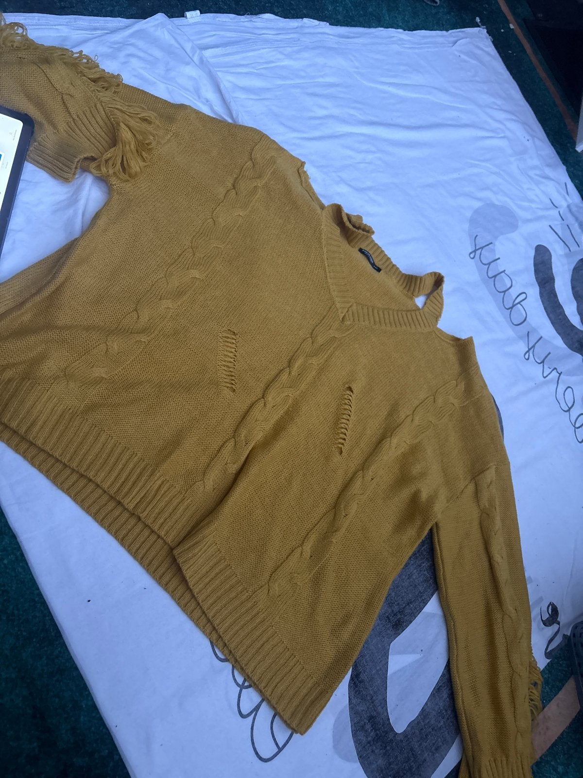 Gele gebreide trui met open schouders en franjes, Kleding | Dames, Ophalen of Verzenden, Gedragen, Maat 46/48 (XL) of groter, Geel