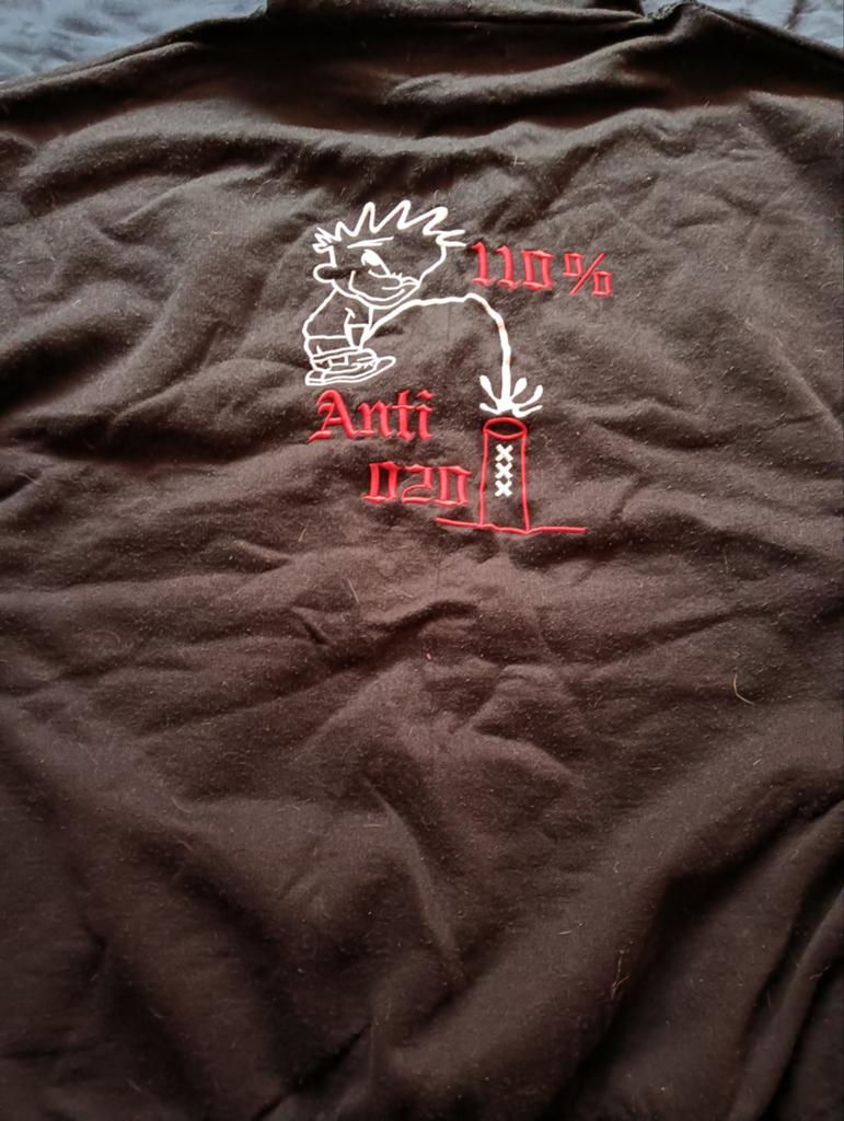 Hoody 110 % Anti 020, Ophalen of Verzenden, Overige maten