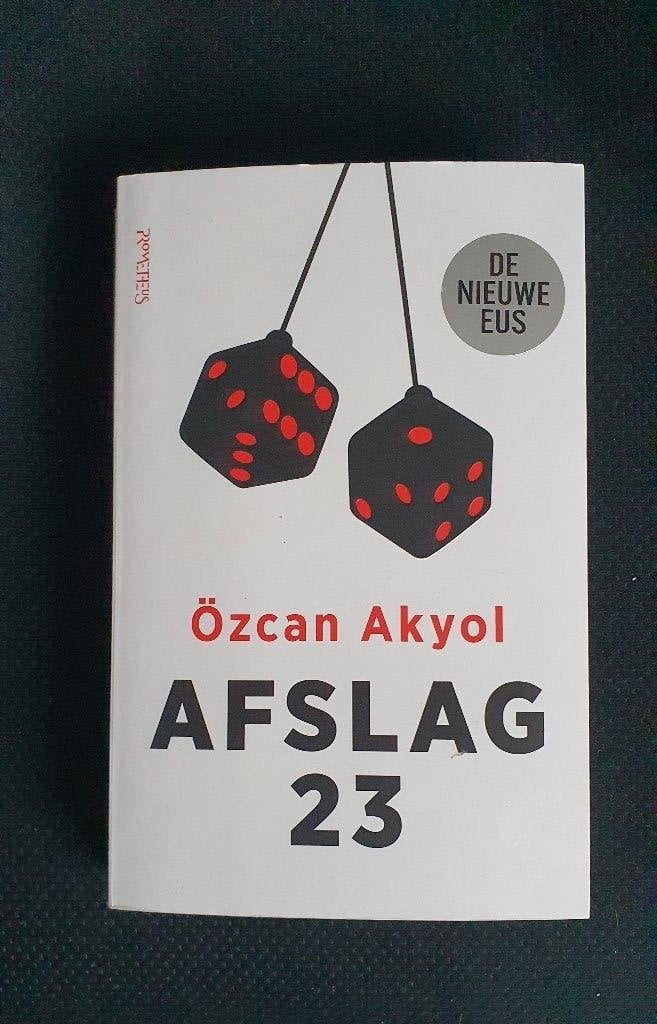 Özcan Akyol (Eus) – Afslag 23, Gelezen, Ophalen of Verzenden, Özcan Akyol, Nederland