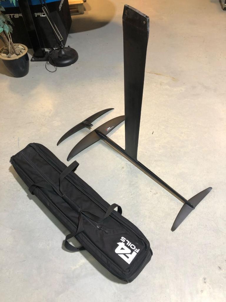 F4 Foils Carbon Slalom Foil Set, Watersport en Boten, Windsurfen, Niet ingevuld, Niet ingevuld, Niet ingevuld