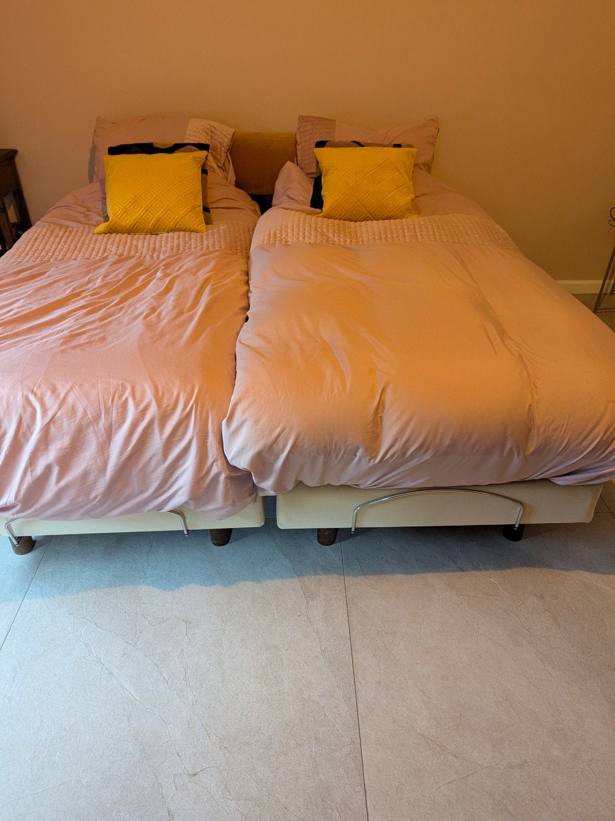 Electrisch tweemaal boxspring, samen lits jumeaux, Ophalen, Overige materialen, Beige, Tweepersoons