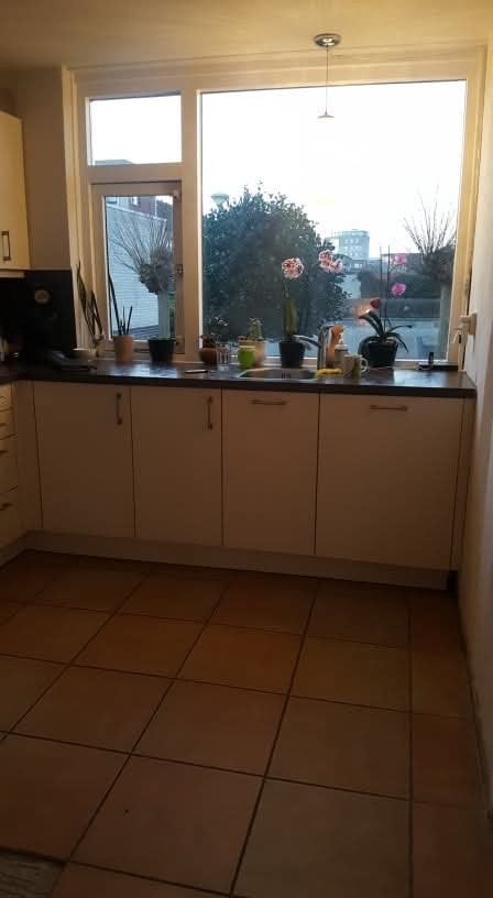 Complete hoekkeuken met inbouwapparatuur, Ophalen, Kunststof, Crème, Hoogglans of Gelakt