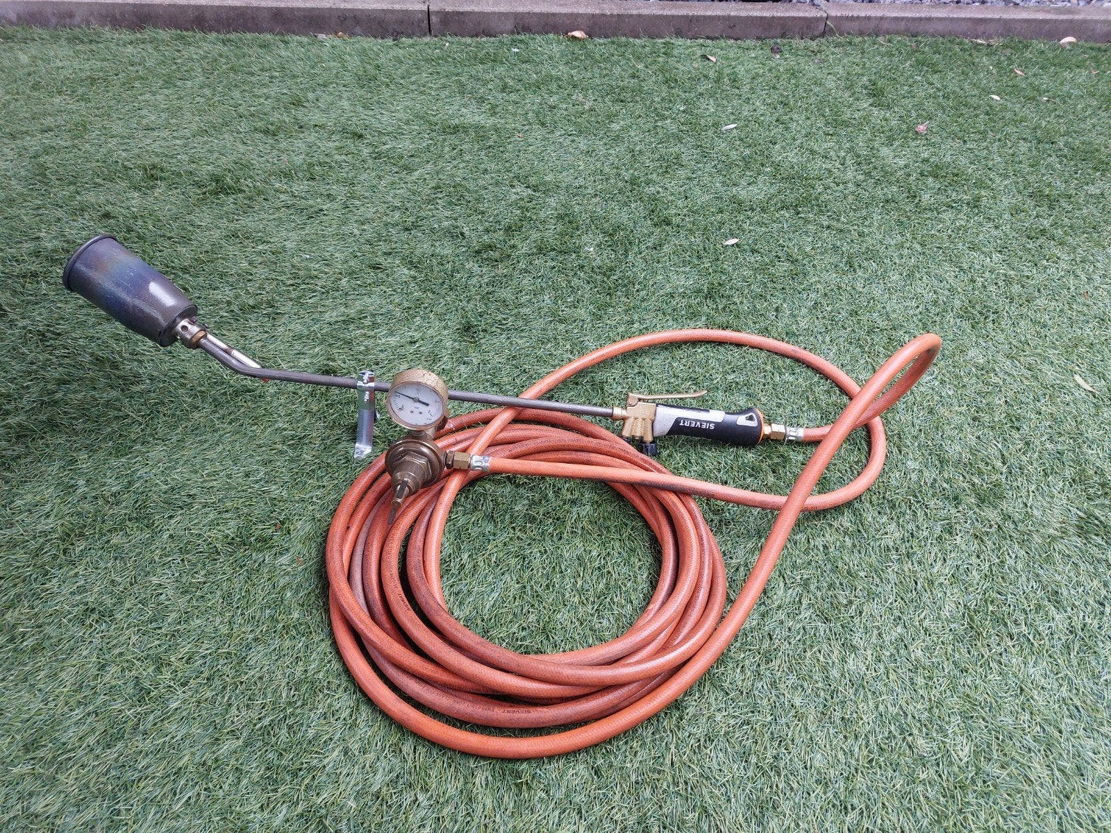 Sievert Titanium dakbrander  met 10 m slang en drukregelaar., Doe-het-zelf en Verbouw, Gereedschap | Handgereedschap, Ophalen of Verzenden