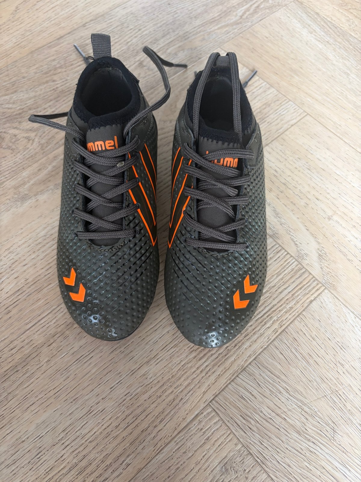 Hummel voetbalschoenen maat 28 zo goed als nieuw, Maat XS of kleiner, Ophalen, Zo goed als nieuw, Schoenen