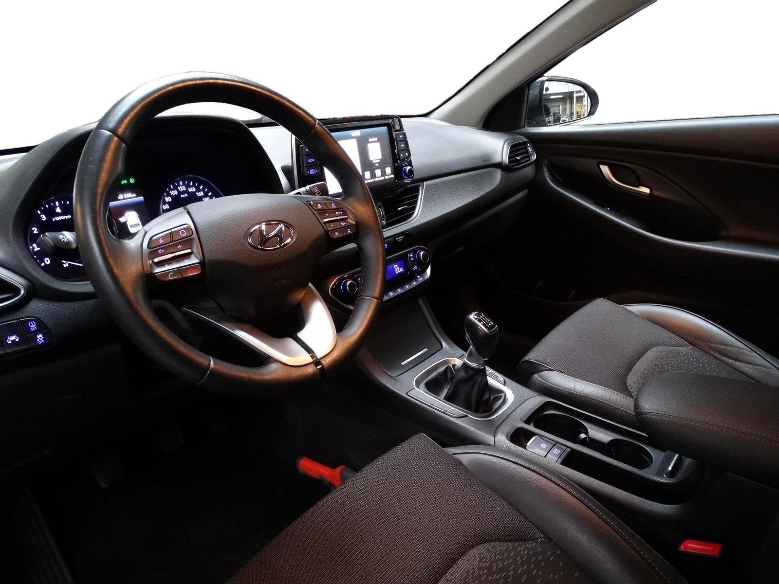 Hyundai i30 Wagon 1.4 T-GDI 140pk Premium/ Carplay/ Trekhaak, Auto's, Voorwielaandrijving, 4 cilinders, Leder en Stof, Origineel Nederlands