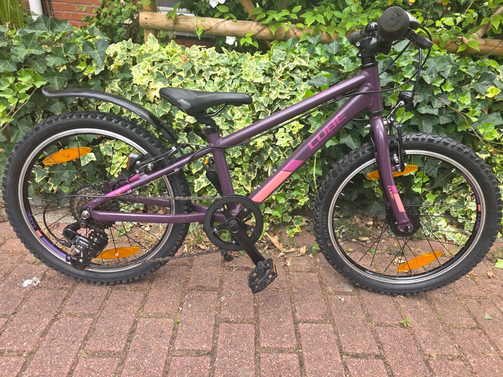 stoere Cube Acid 200 meisje Mountainbike - Paars/Roze, Fietsen en Brommers, Fietsen | Meisjes, Ophalen, Cube acid 200, Velgrem