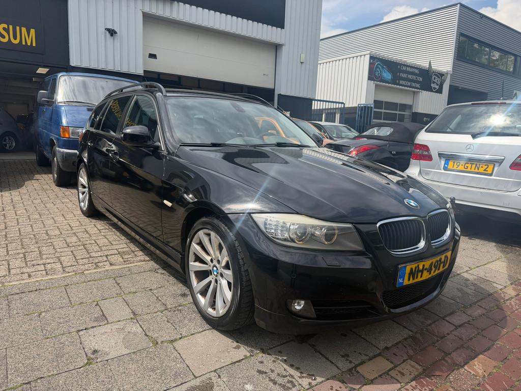 BMW 3-serie Touring 318i Business Line AUTOMAAT, Automaat, Euro 5, 1435 kg, Zwart