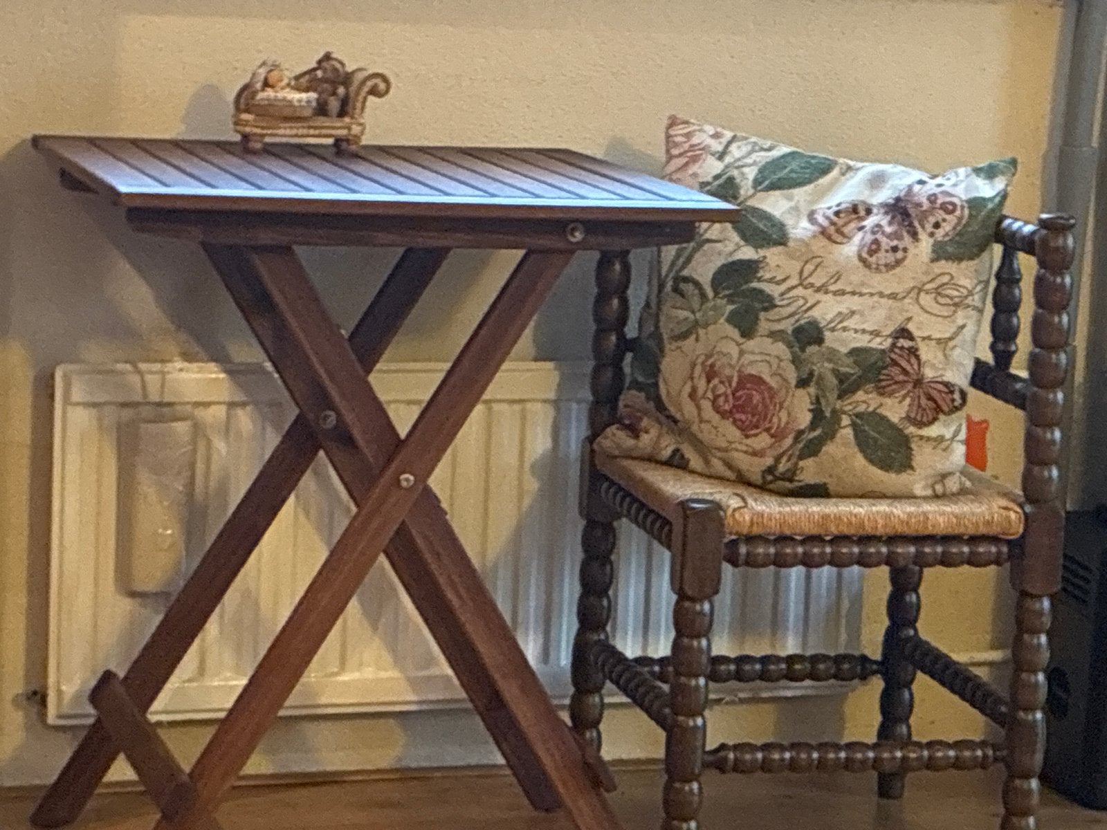 Houten bijzettafel - inklapbaar, Ophalen, Minder dan 50 cm, Gebruikt, Tot twee personen