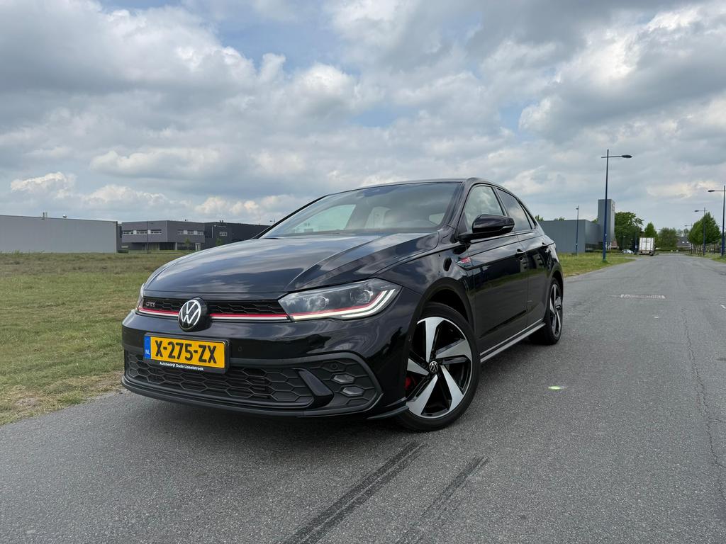 Volkswagen Polo 2.0 TSI 207pk Dsg-7 2022 Zwart, Auto's, 680 kg, 4 cilinders, 1984 cc, 1261 kg