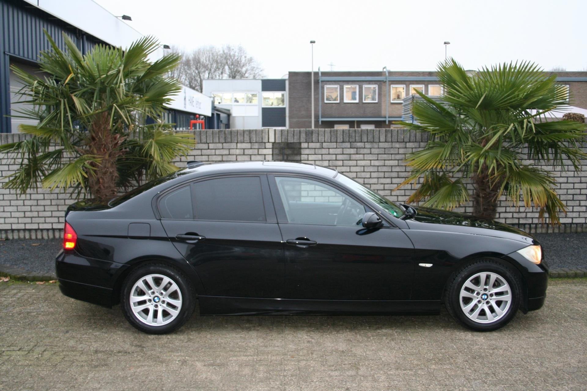 BMW 3-serie 320i, Auto's, Dealer onderhouden, Zwart, 4 cilinders, 150 pk