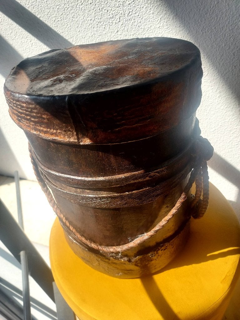 Afrikaanse trommel / emmer met lederen deksel, Hout, Bruin, Afrika, Overige typen