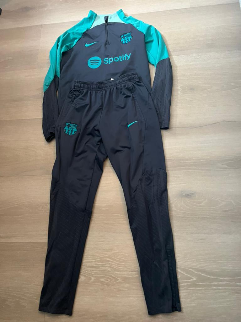 Nike FC Barcelona trainingspak maat 146/152, Ophalen of Verzenden, Zo goed als nieuw, Jongen, Sport- of Zwemkleding