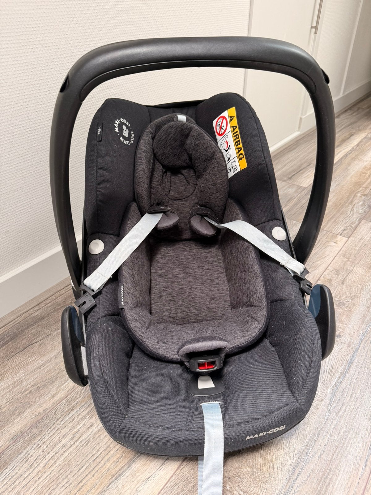 Maxi Cosi Pebble met baby inleg, Ophalen, Autogordel of Isofix, Gebruikt, 0 t/m 13 kg