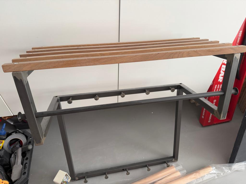 Stijlvolle wandkapstok met houten latten en metalen frame, Gebruikt, Minder dan 100 cm, Hout, Ophalen