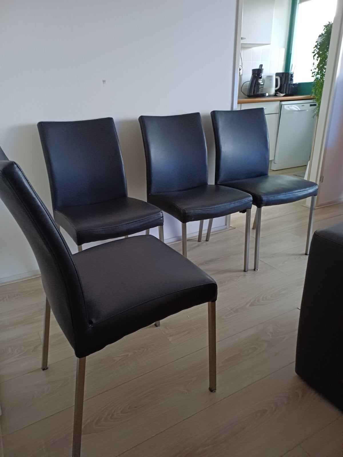 Set van 4 zwarte eetkamerstoelen met metalen poten, Huis en Inrichting, Stoelen, Ophalen, Gebruikt, Zwart, Vier