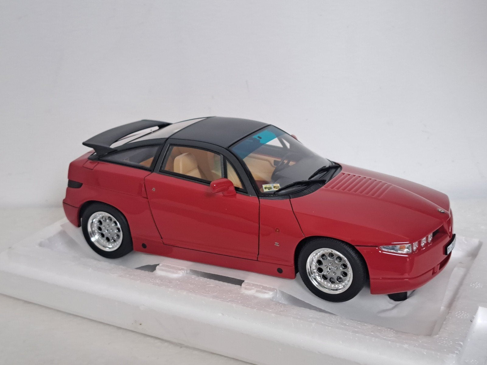 Uniek : Alfa Romeo SZ (ES30) Rood 1/18 NIEUW  Laudo LM197A, Ophalen of Verzenden, Nieuw, Auto, Overige merken