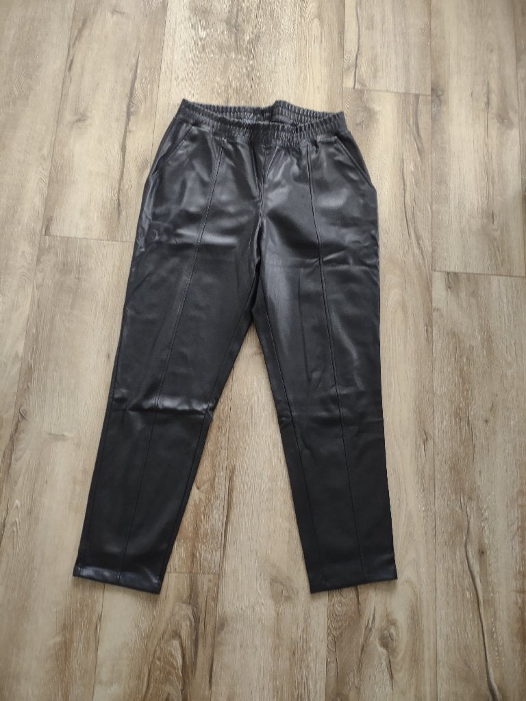 Prachtige zwarte lederlook broek van Eksept, S. Pantalon., Ophalen of Verzenden, Eksept, Onb, Maat 36 (S)