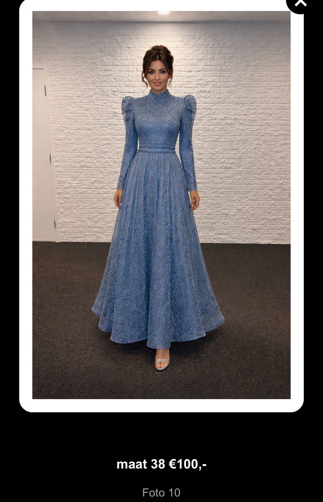 Elegante blauwe galajurk met lange mouwen
