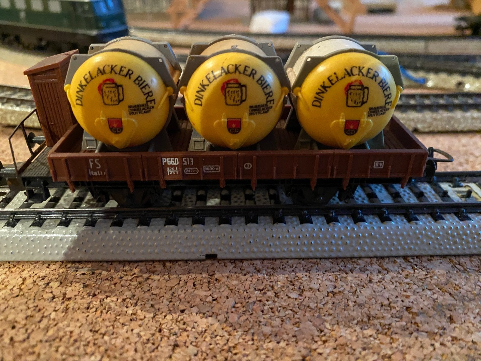 HO Treinwagon met Dinkelacker biervaten, Ophalen of Verzenden, Gebruikt, Wagon, Overige merken
