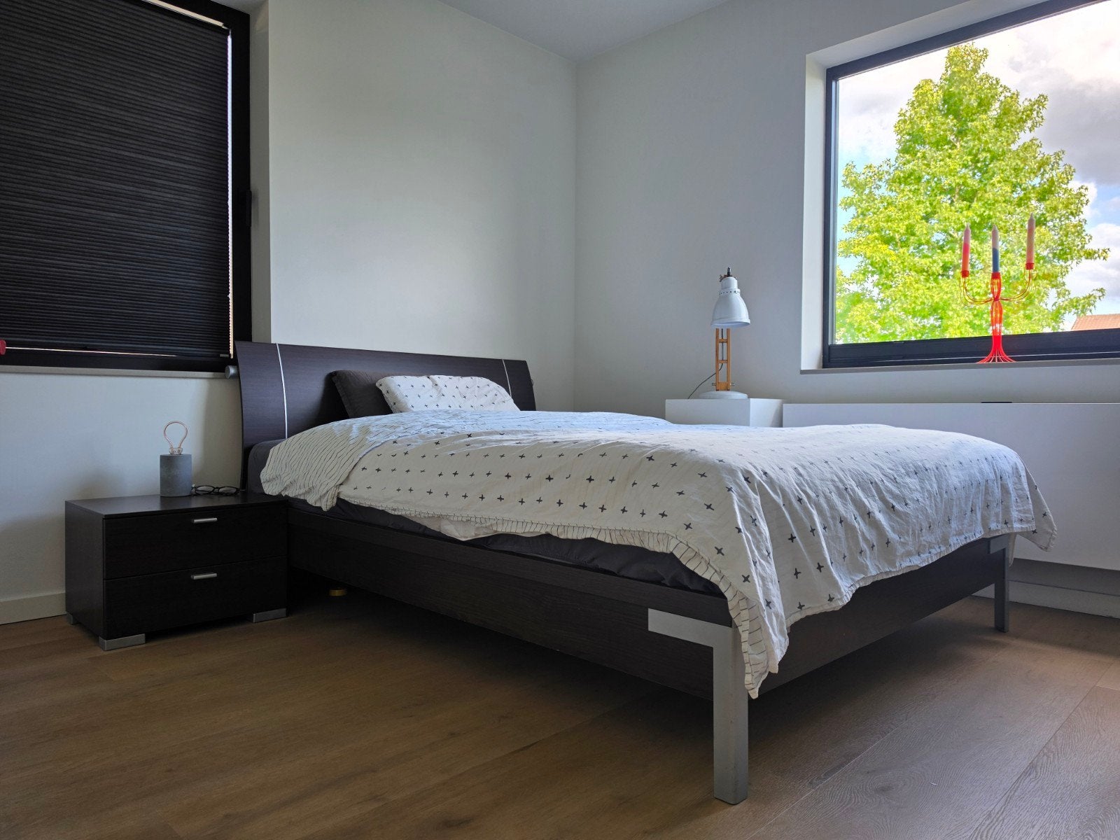 Tweepersoonsbed 140x200 | Donker hout wengé met zilver

Stev, Huis en Inrichting, Slaapkamer | Complete slaapkamers, Ophalen, Gebruikt