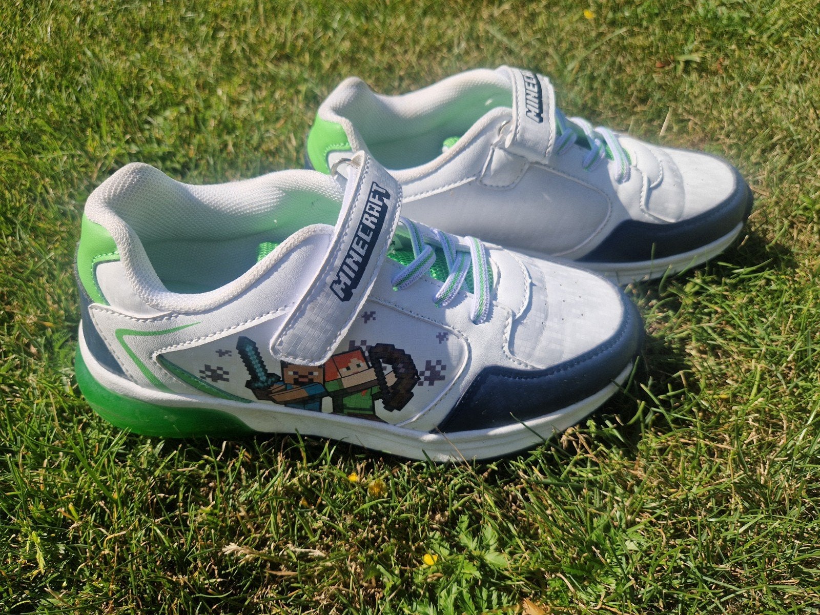 Minecraft sneakers met lichtjes! voor jongens - Maat 34, Kinderen en Baby's, Kinderkleding | Schoenen en Sokken, Gebruikt, Sportschoenen