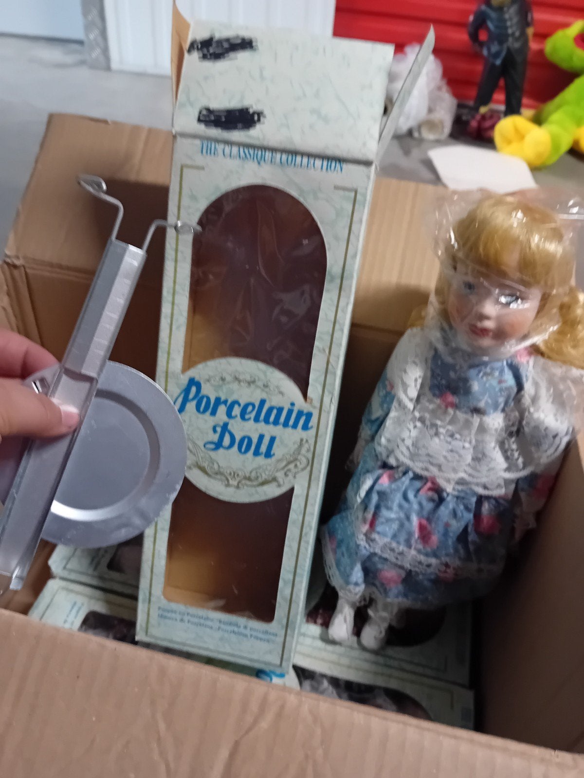 Porseleinen poppen met standaard - The Classique Collection, Verzamelen, Ophalen of Verzenden, Nieuw, Pop