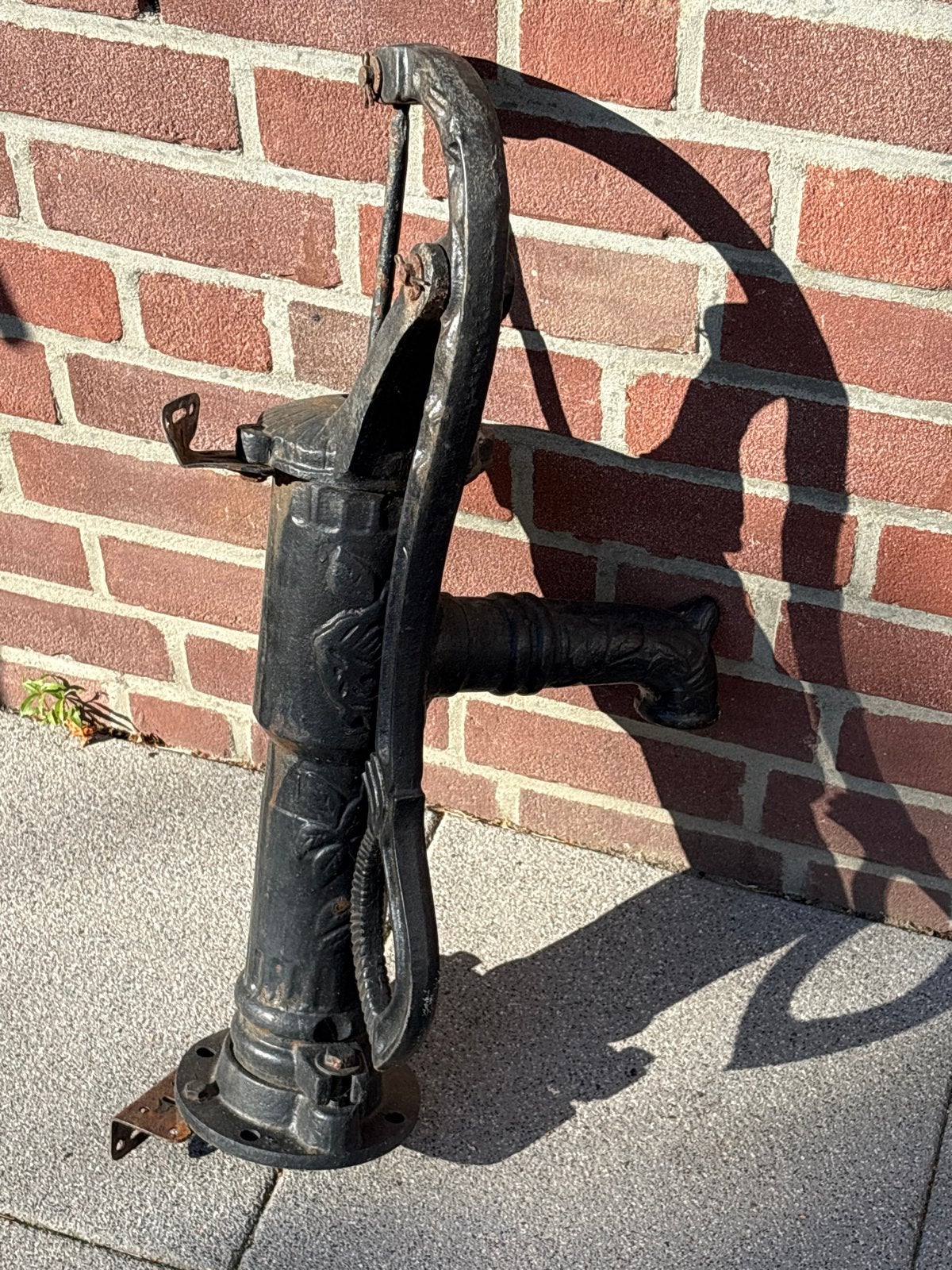 Decoratieve waterpomp - Zwart/grijs met weinig roest, Ophalen