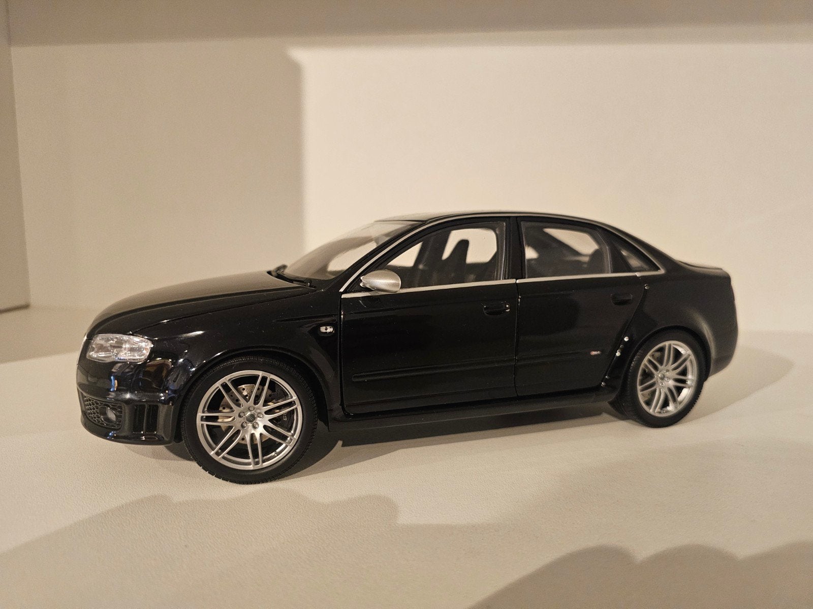 MINICHAMPS AUDI RS4 ZWART 1:18 Modelauto, Ophalen of Verzenden, Zo goed als nieuw, Auto, MiniChamps