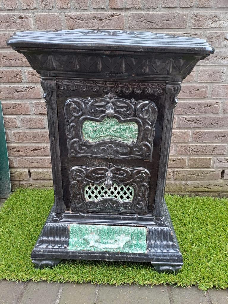 Antieke gietijzeren kachel met groene tegels, Ophalen, Gebruikt, Houtkachel, Vrijstaand