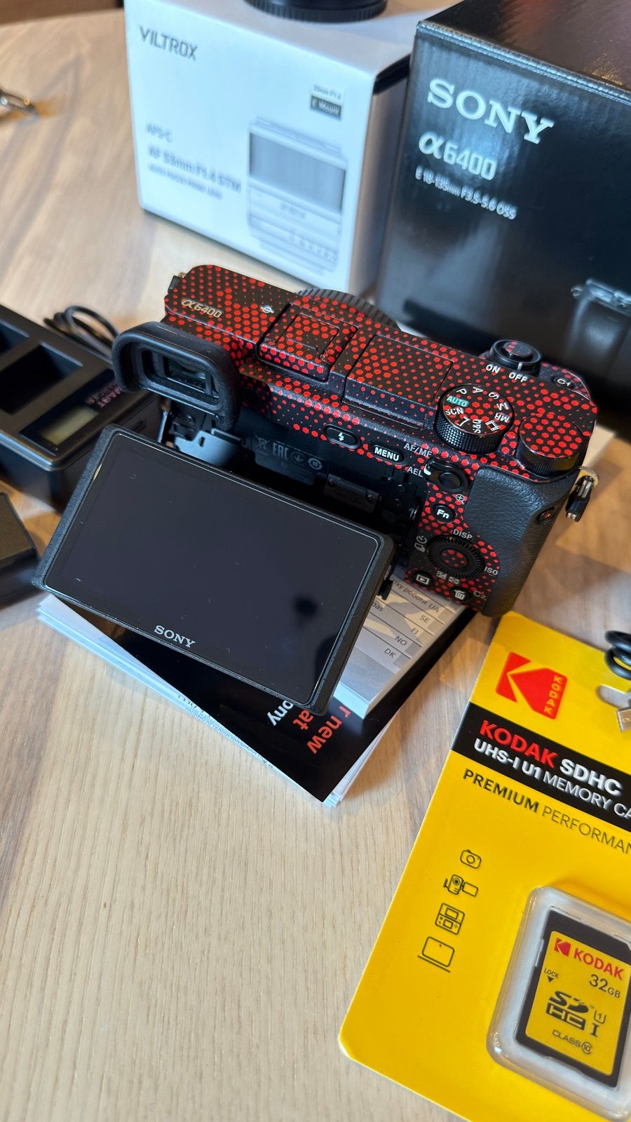 Foto 11 van Sony a6400 met kitlens, camo wrap en veel accessoires