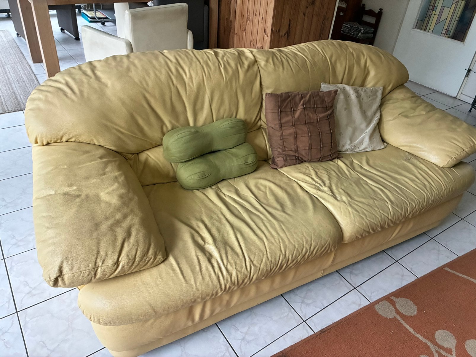 Gratis leuke gele bank, Ophalen, Gebruikt, 75 tot 100 cm, Tweepersoons