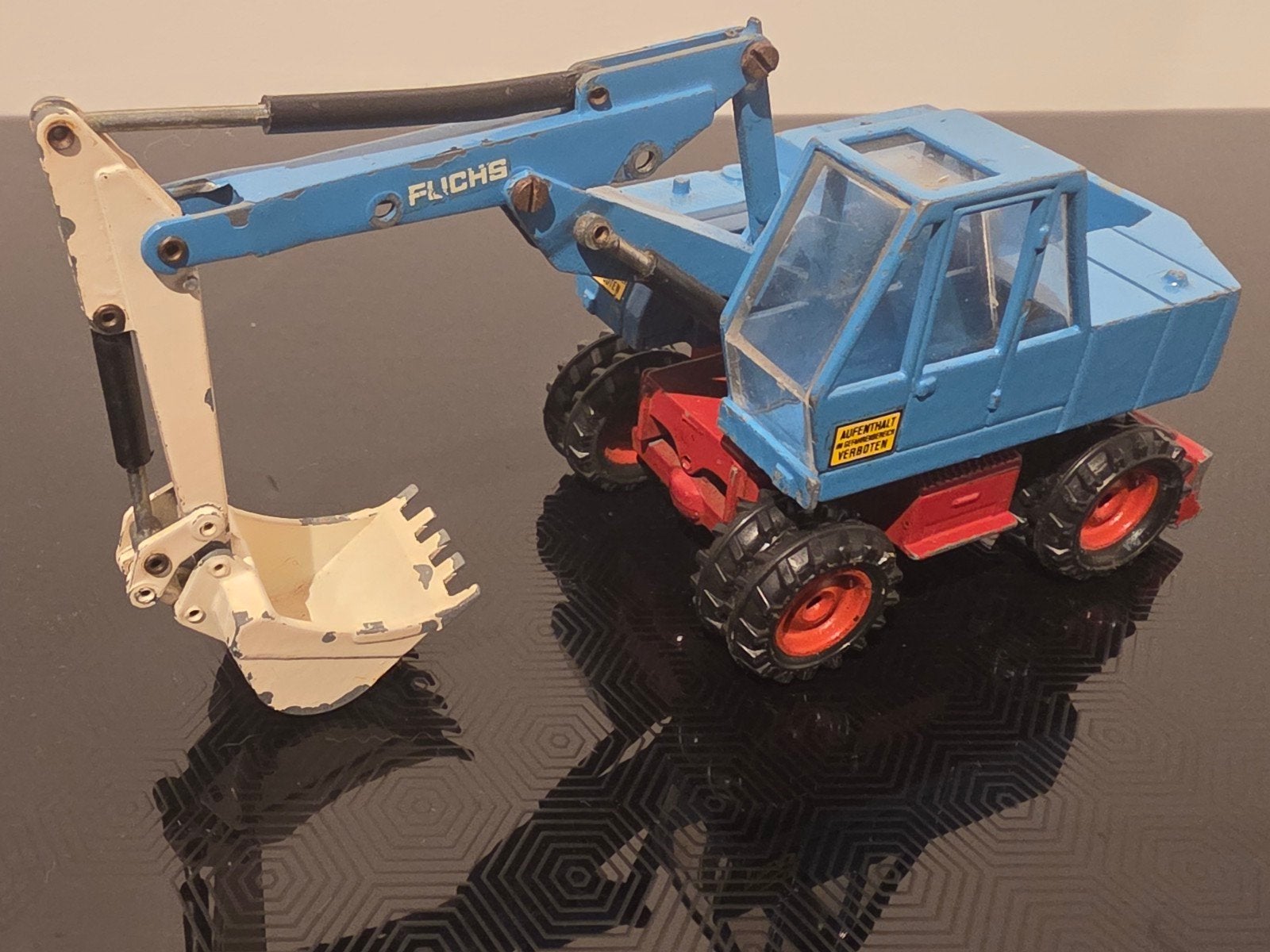 Fuchs 713 Graafmachine 1:50 NZG - Vintage Model, Ophalen of Verzenden, Gebruikt, Hijskraan, Tractor of Landbouw, NZG