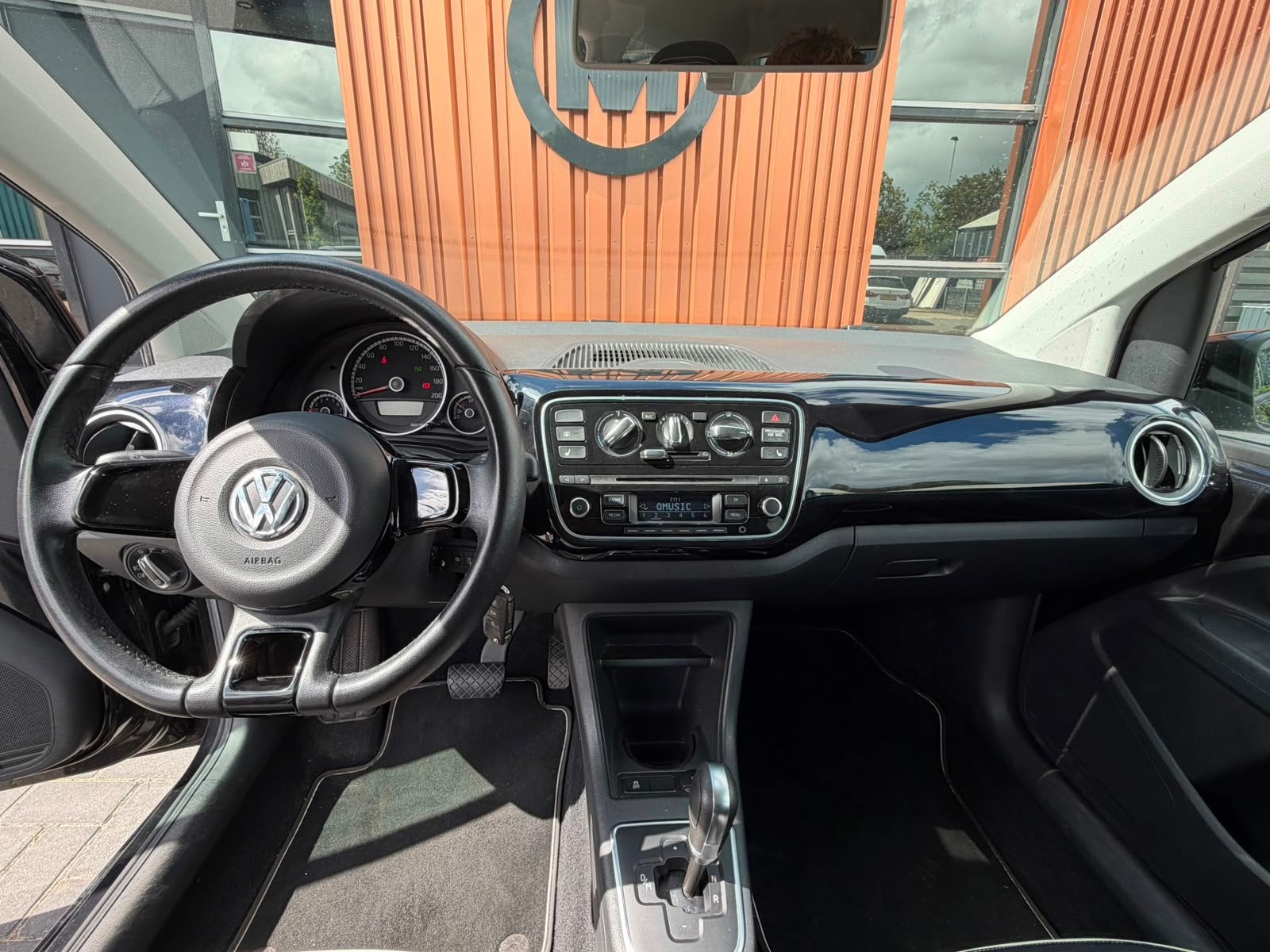 Volkswagen Up! 1.0 high up! Automaat/Stoelverw/Leder, Auto's, Volkswagen, Euro 5, Gebruikt, 4 stoelen, Stoelverwarming