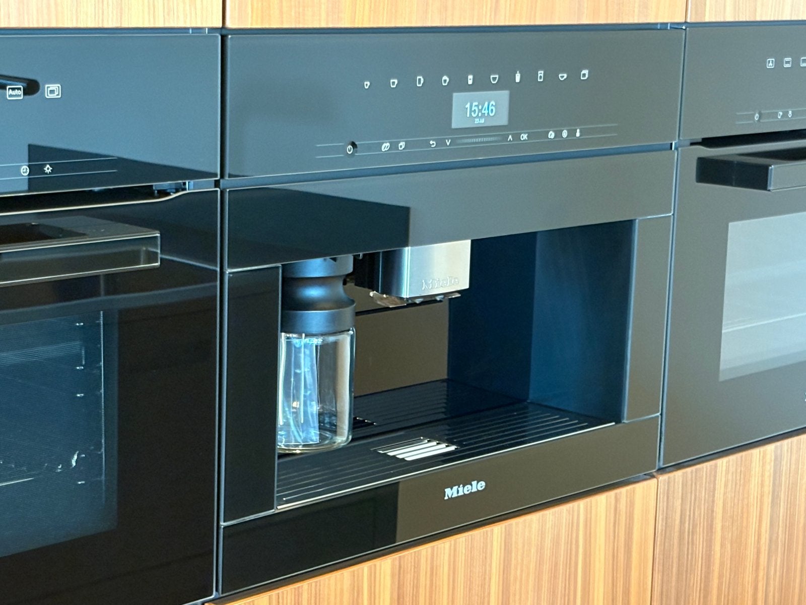 Miele inbouwkoffiemachine CVA 7440 Obsidiaanzwart juni 2024, Ophalen, Zo goed als nieuw, Koffiemachine