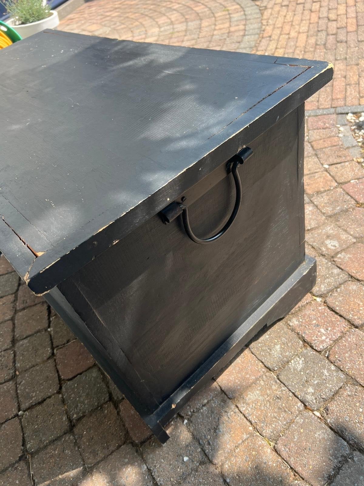 Zwarte houten kist met handvatten, Ophalen, 50 – 75, Gebruikt, 100 tot 150 cm