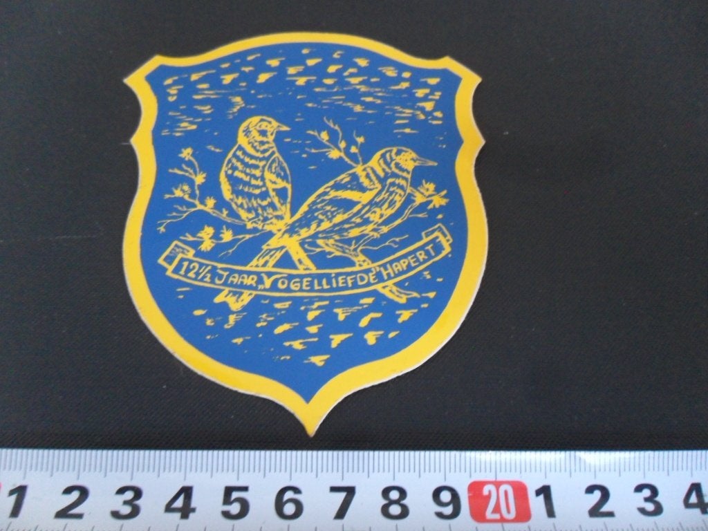 sticker Hapert 12,5 Jaar VOGELLIEFDE, Verzamelen, Stickers, Ophalen, Zo goed als nieuw