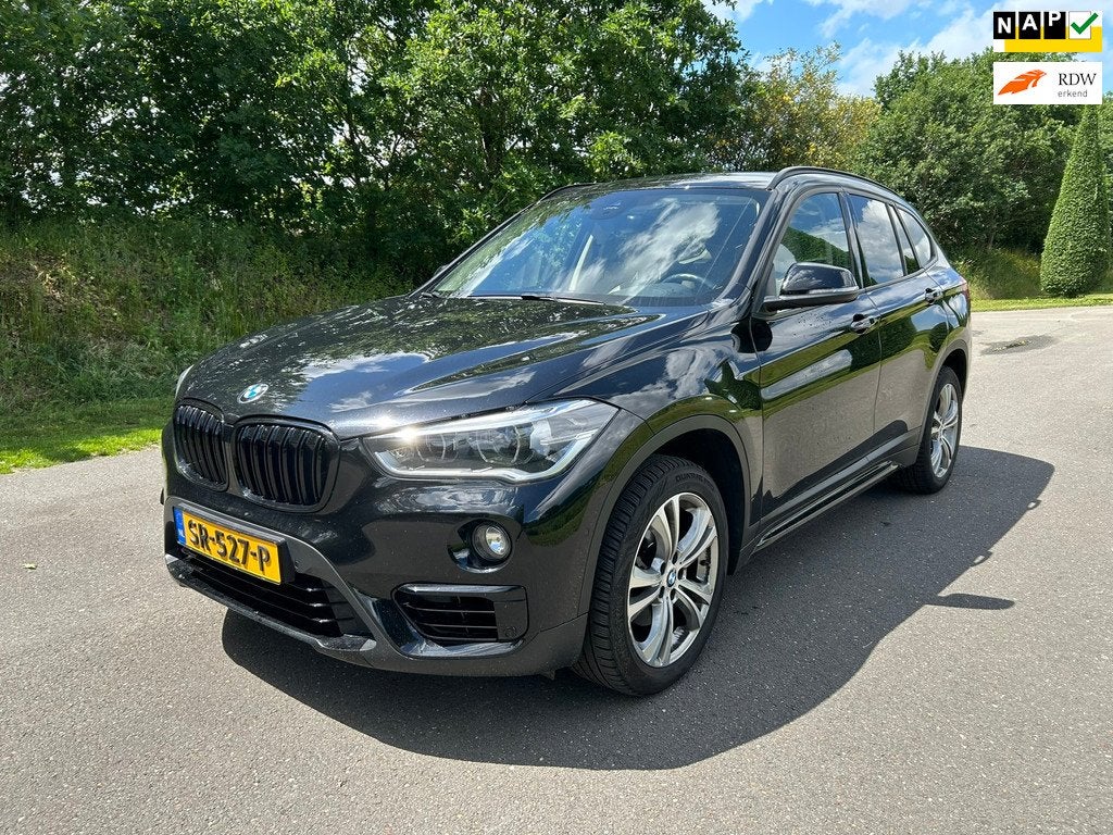 BMW X1 SDrive18i High Executive, Gebruikt, 3 cilinders, 1405 kg, 17 km/l