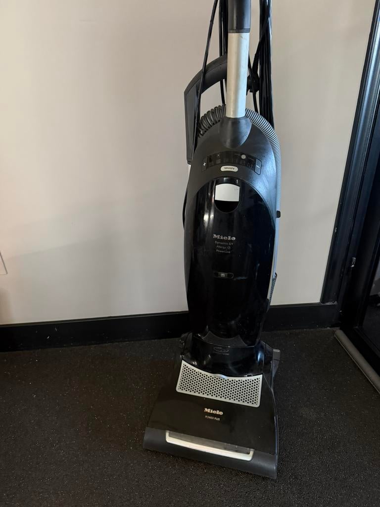 Miele power plus stofzuiger speciaal voor vloerbedekking, Ophalen, Zo goed als nieuw
