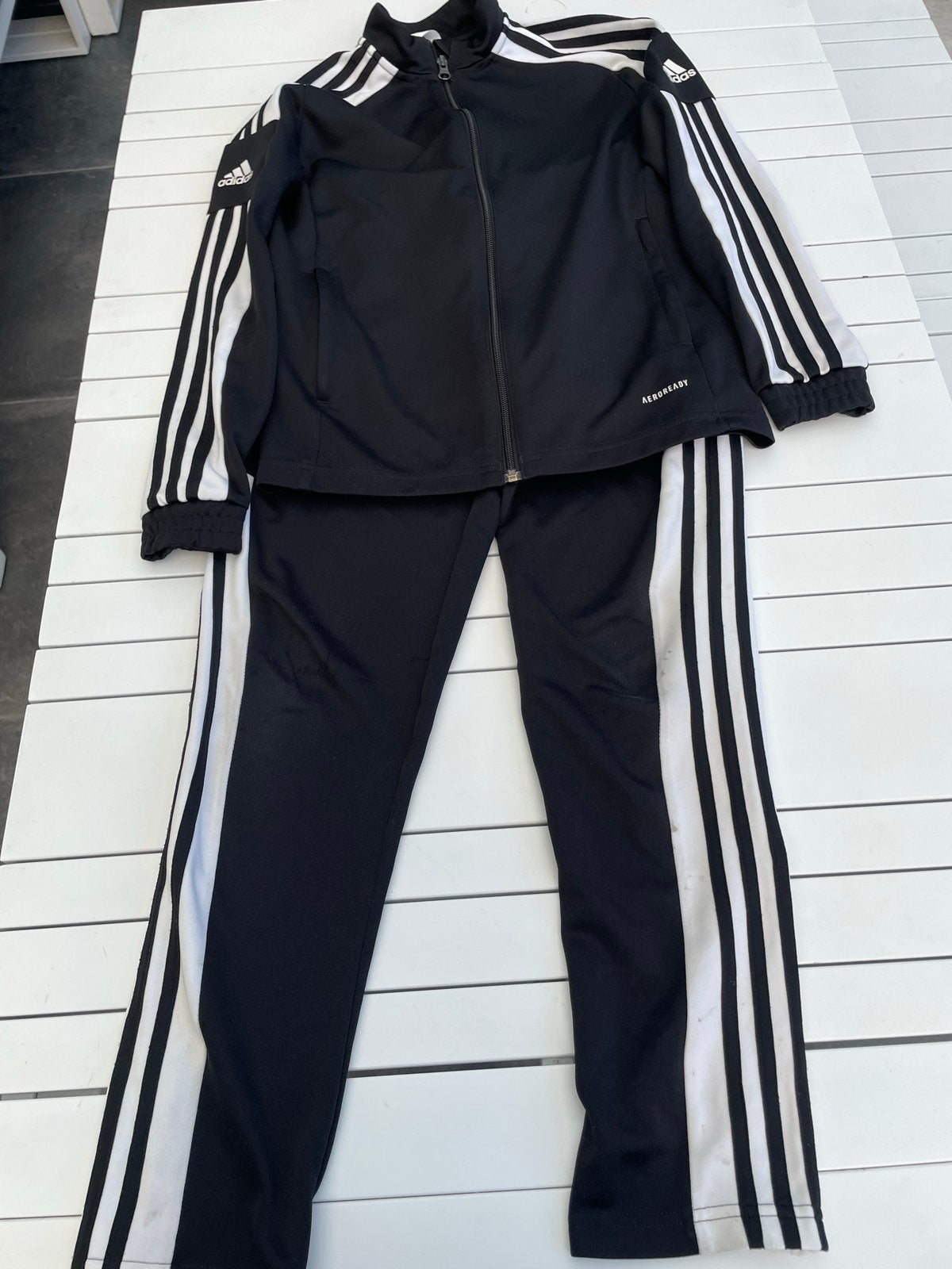 Adidas trainingspak - Zwart met witte strepen, Ophalen, Zwart, Gedragen, Algemeen